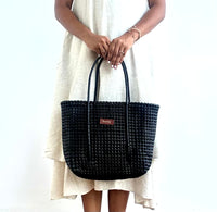 Medium Solid Tote- Classic Black