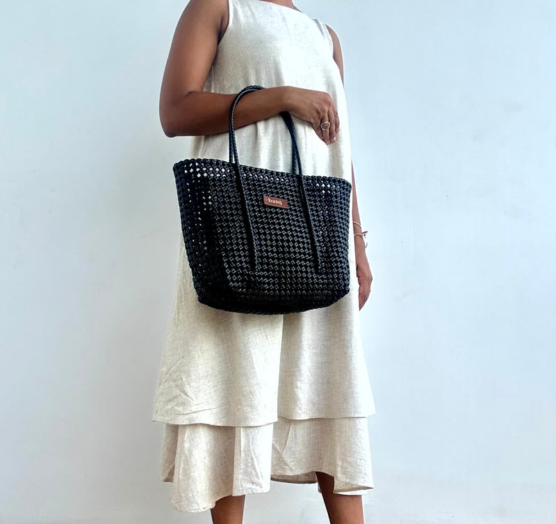 Medium Solid Tote- Classic Black